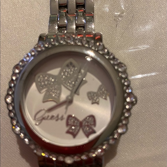 NWOT Guess women’s watch - Picture 2 of 3